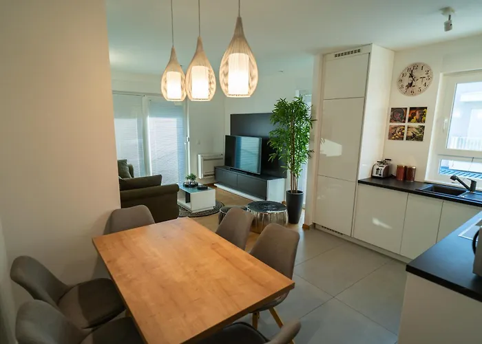 Apartman Wing 77 By Belmont Realty *