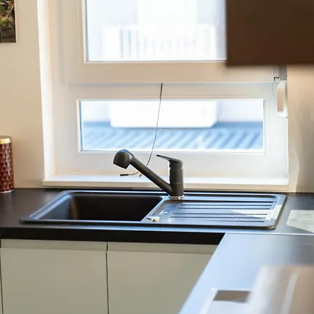 아파트 Wing 77 By Belmont Realty