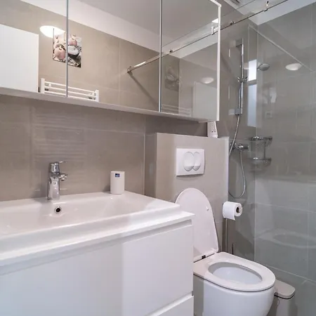 Wing 77 By Belmont Realty 자다르