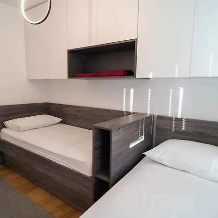 Wing 77 By Belmont Realty * 자다르