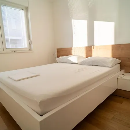 Wing 77 By Belmont Realty Apartment