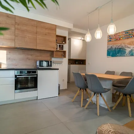 Wing 77 By Belmont Realty 자다르