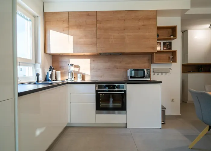 Wing 77 By Belmont Realty * זאדאר