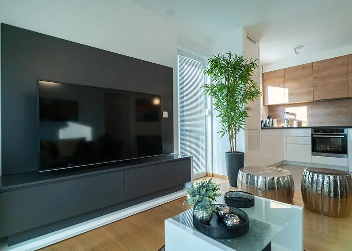 Wing 77 By Belmont Realty זאדאר